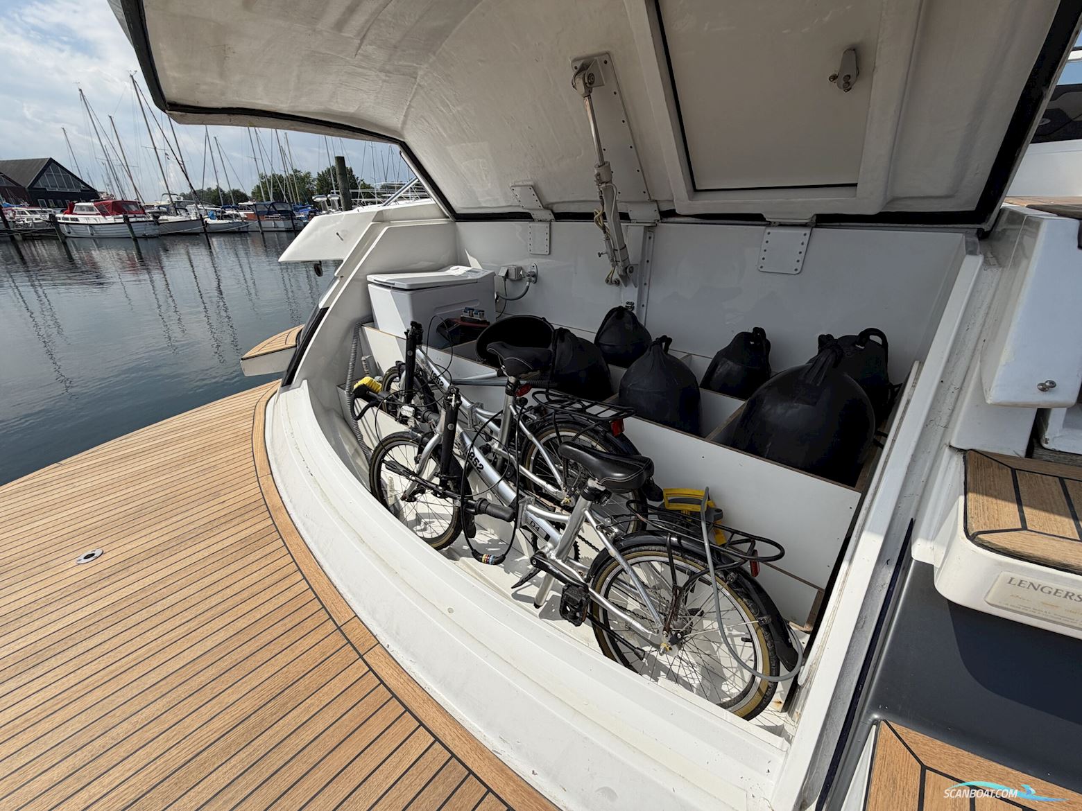 Pershing 52