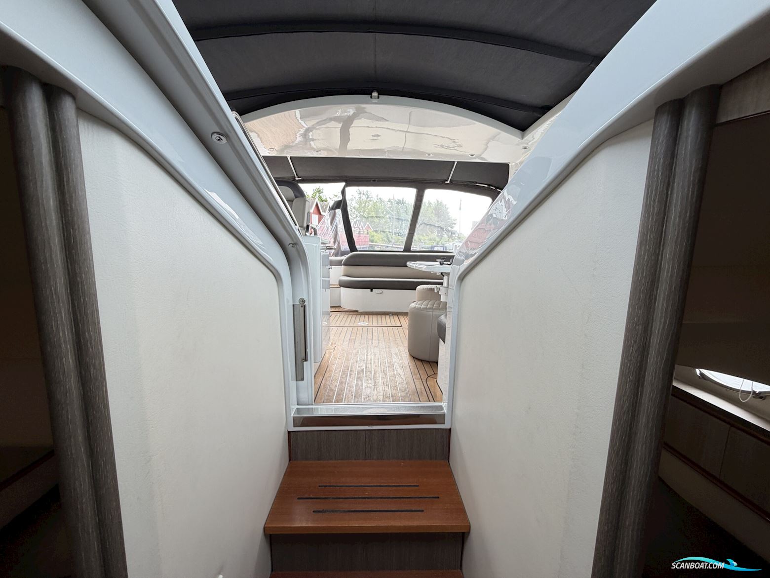 Pershing 52