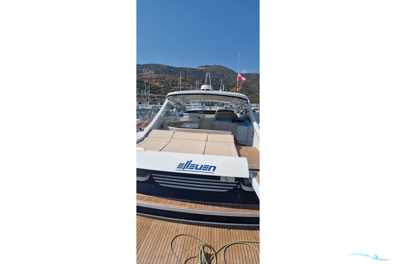 Pershing 65
