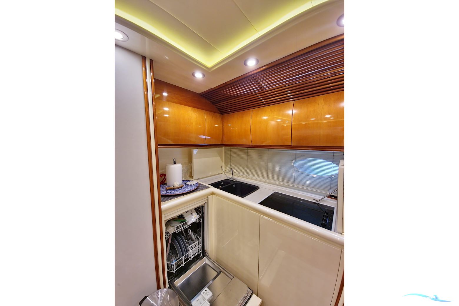Pershing 65