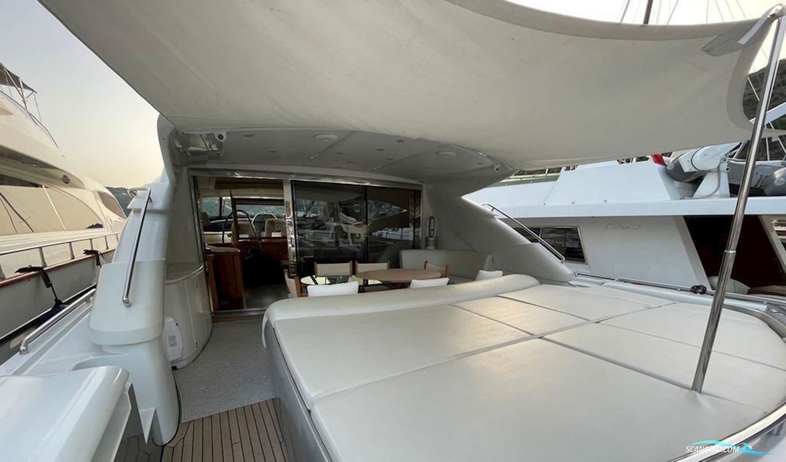 Pershing 76