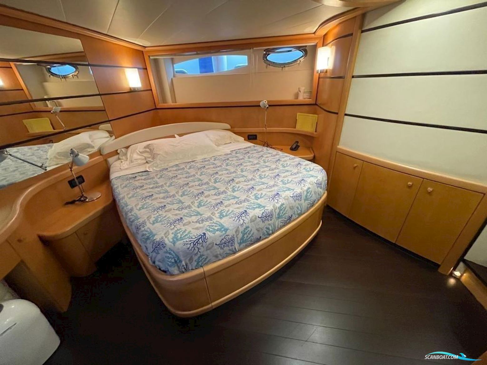 Pershing 76