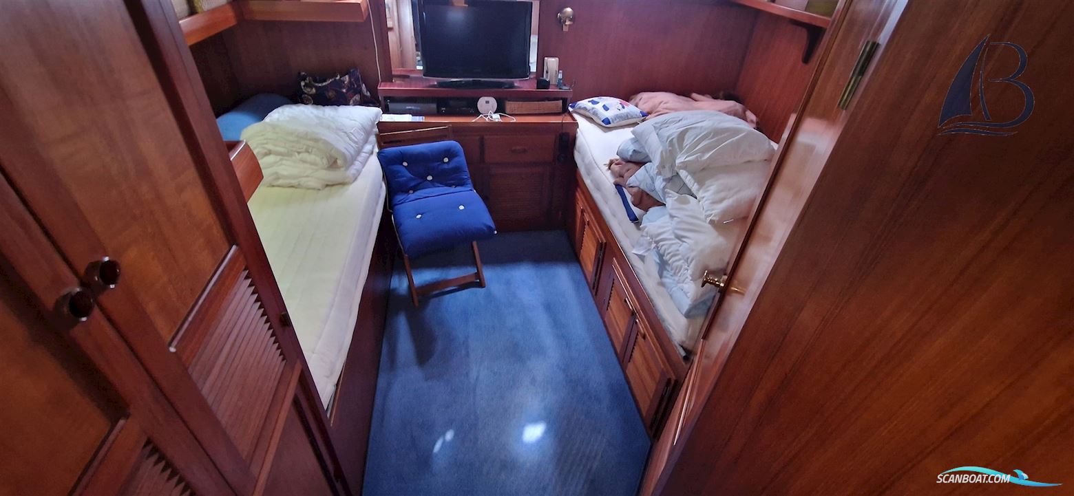 Phuket Trawler 35