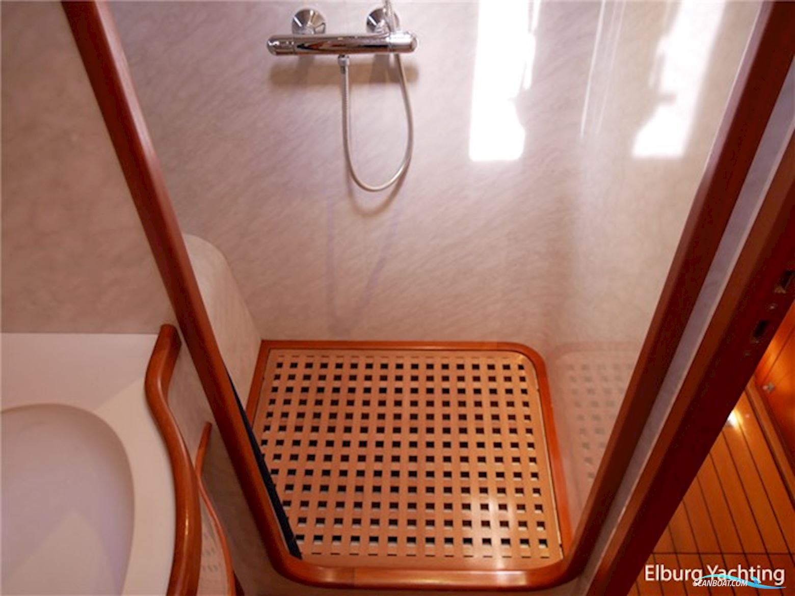 Pieter Beeldsnijder 58 - Open Pilothouse 