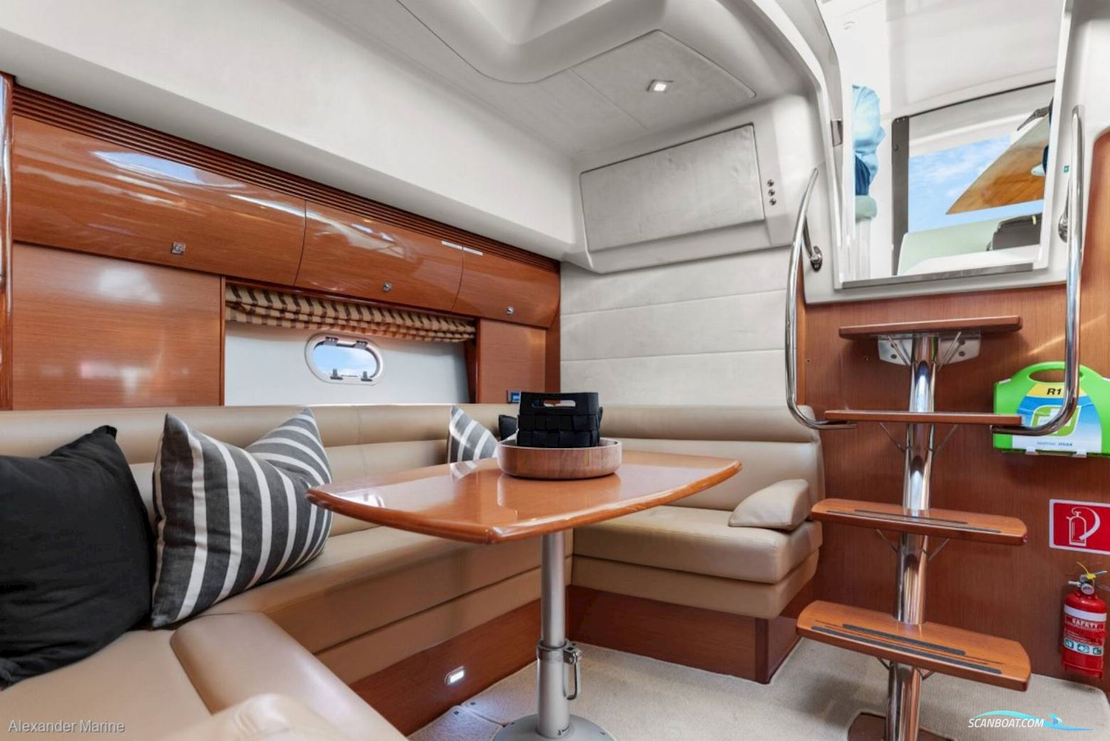 Prestige 42S - Twin Volvo Penta IPS500/Udstyr