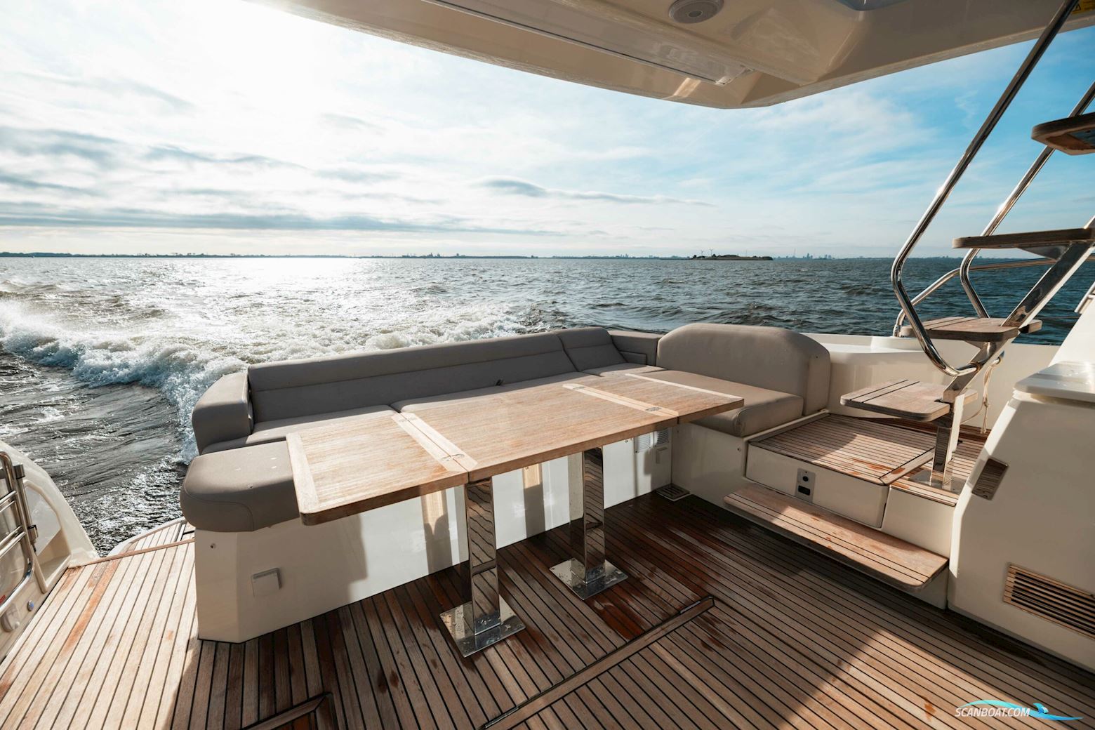 Prestige 520 flybridge