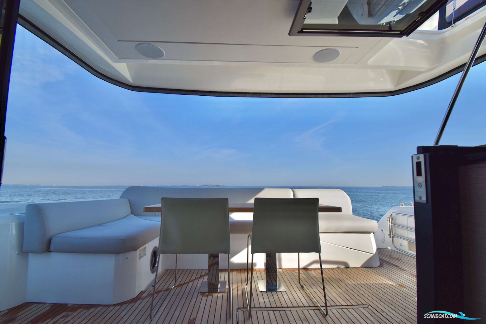 Prestige 590 Flybridge
