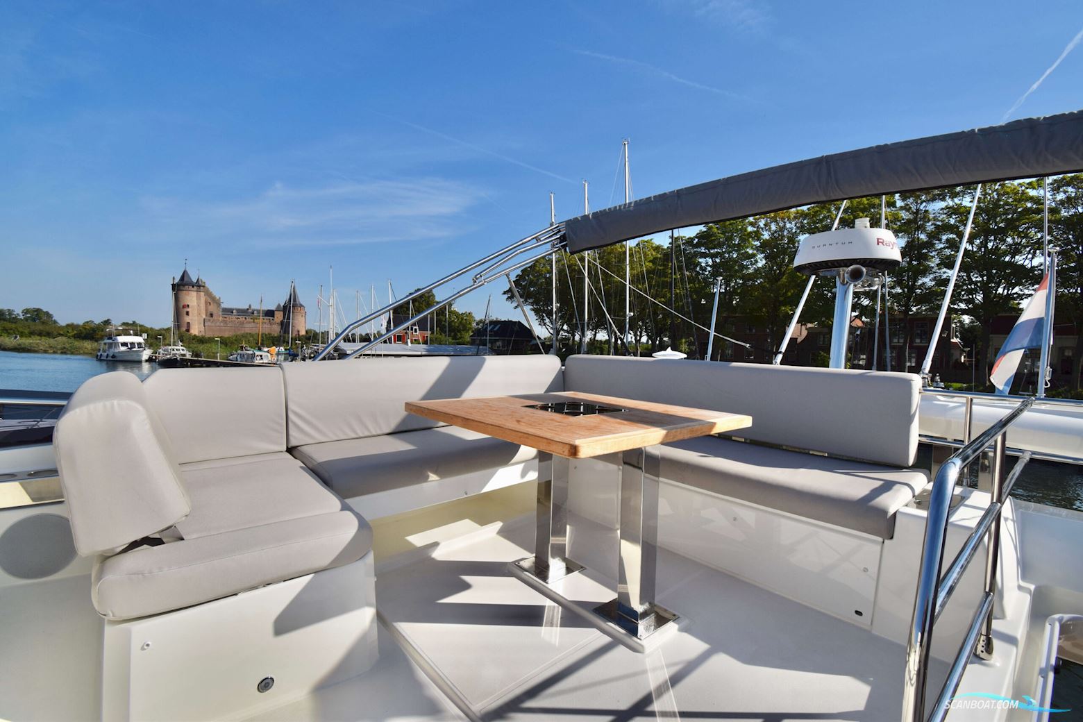 Prestige 590 Flybridge