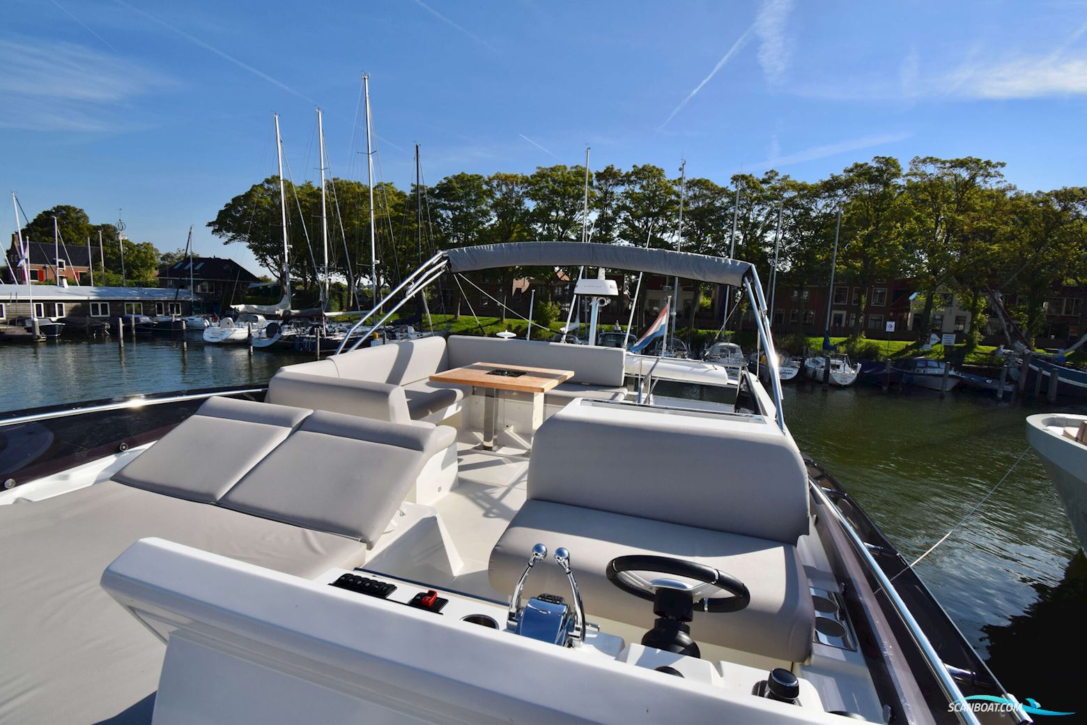Prestige 590 Flybridge