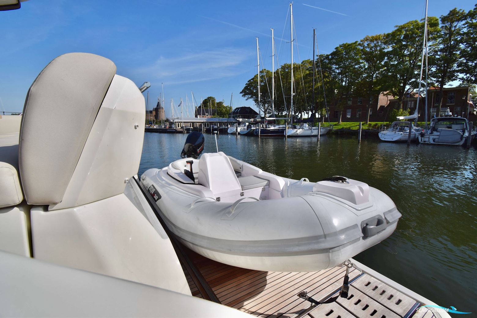 Prestige 590 Flybridge