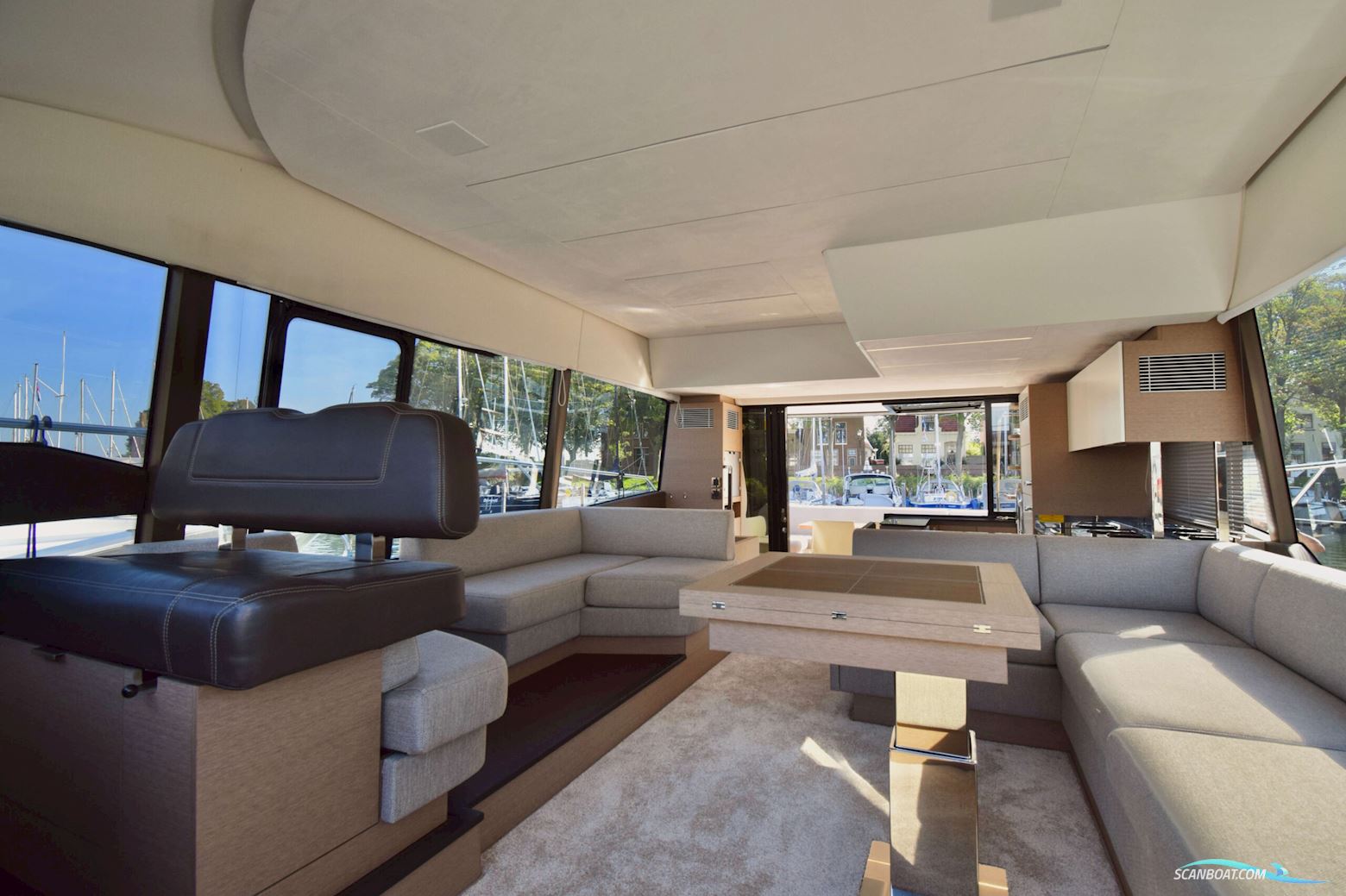 Prestige 590 Flybridge