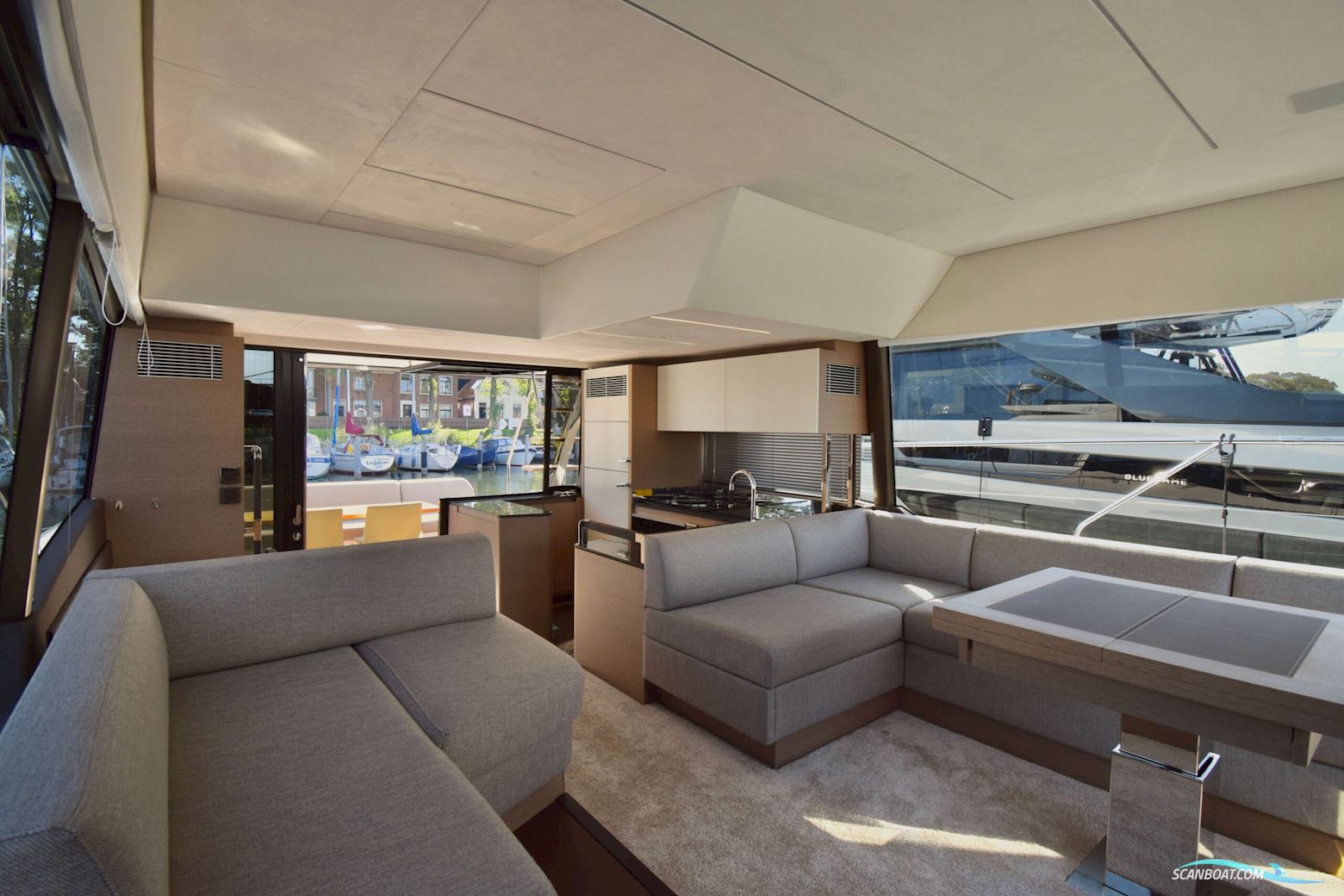 Prestige 590 Flybridge