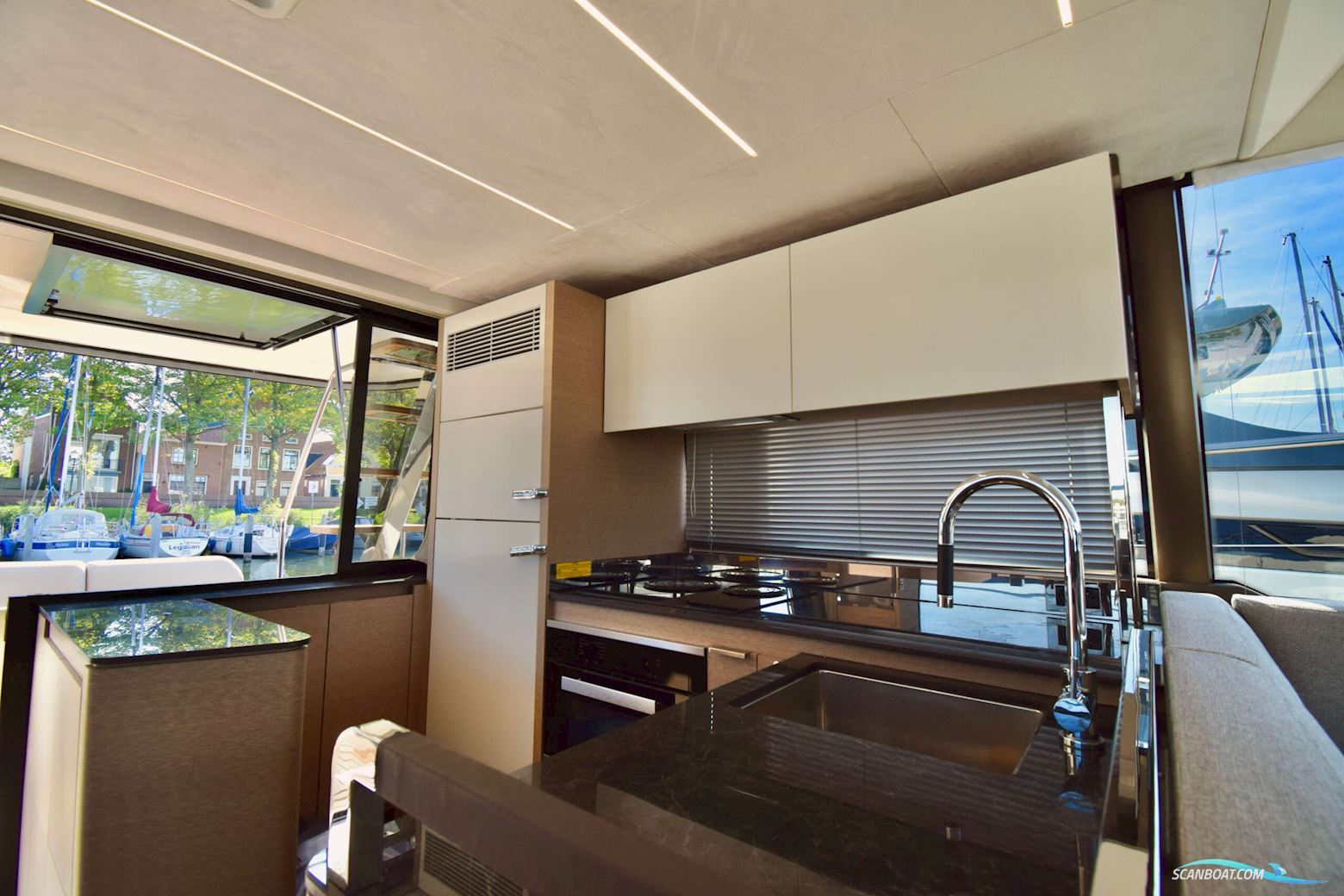 Prestige 590 Flybridge