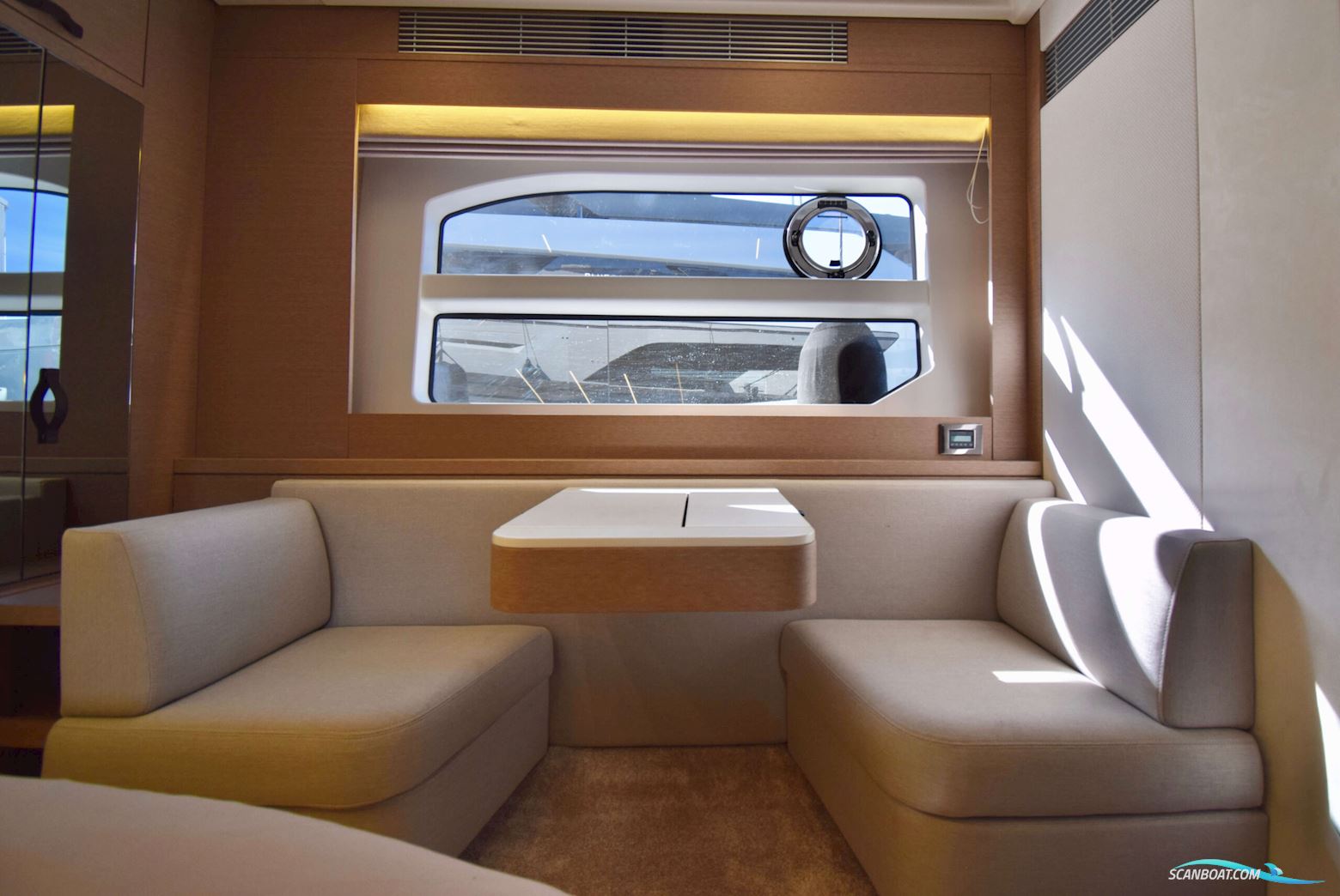 Prestige 590 Flybridge
