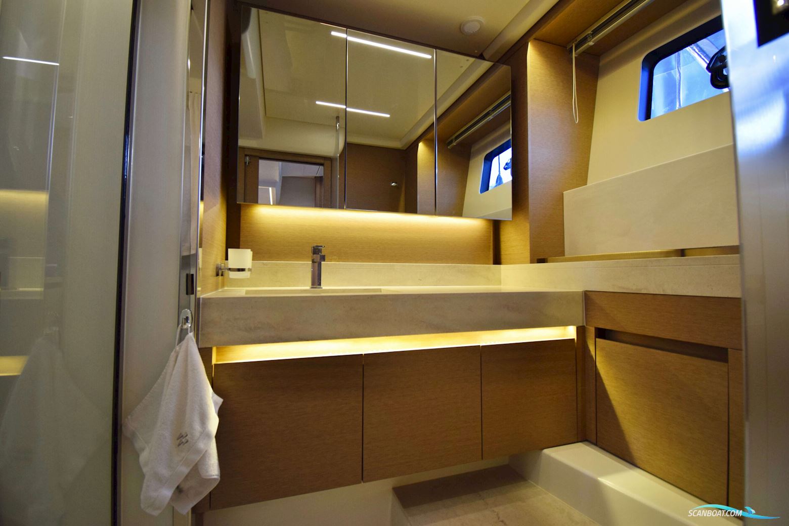 Prestige 590 Flybridge