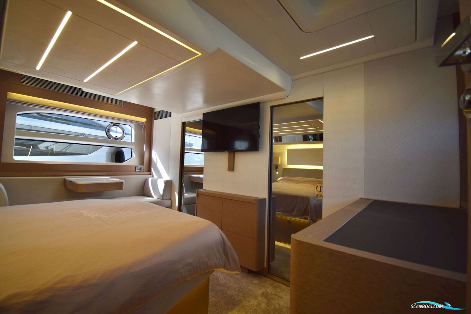 Prestige 590 Flybridge