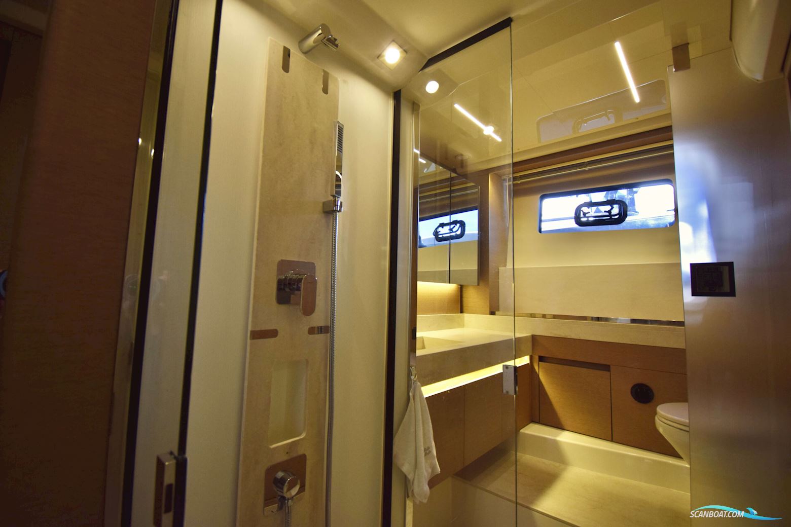Prestige 590 Flybridge