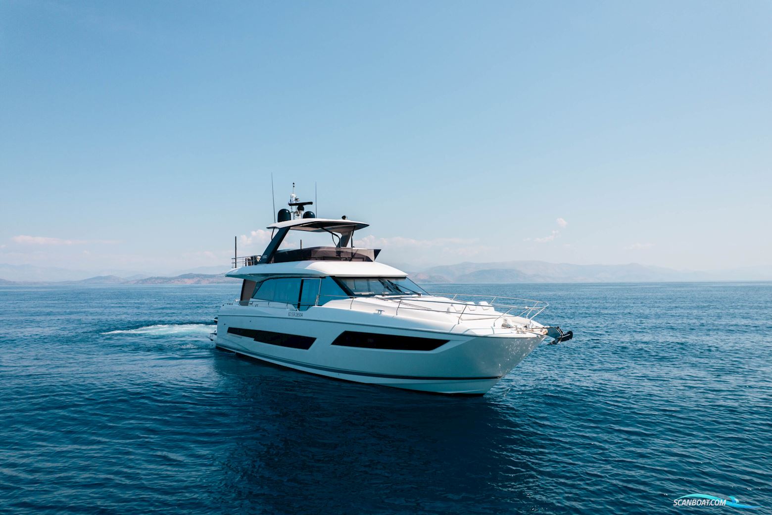 Prestige 690 flybridge