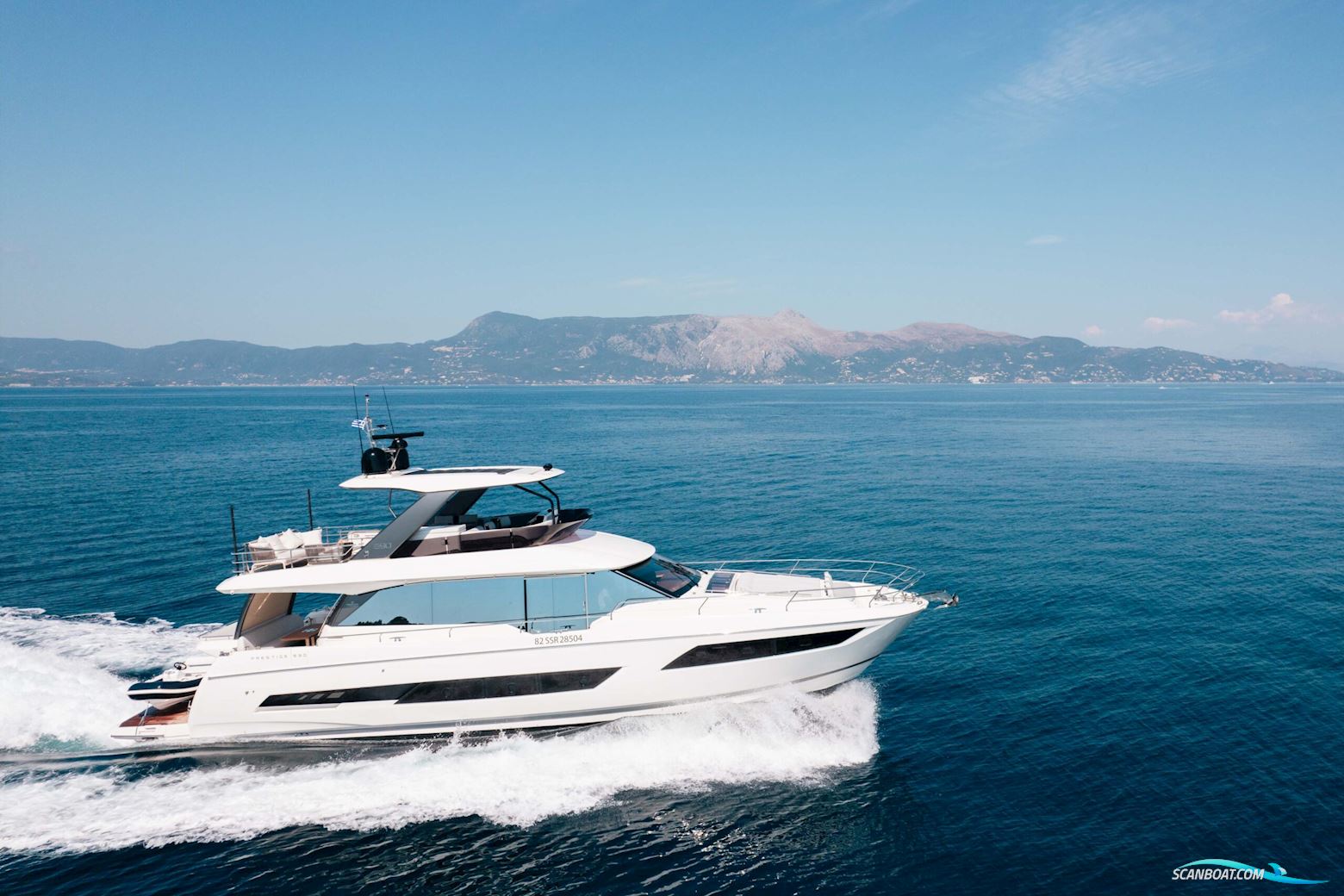 Prestige 690 flybridge
