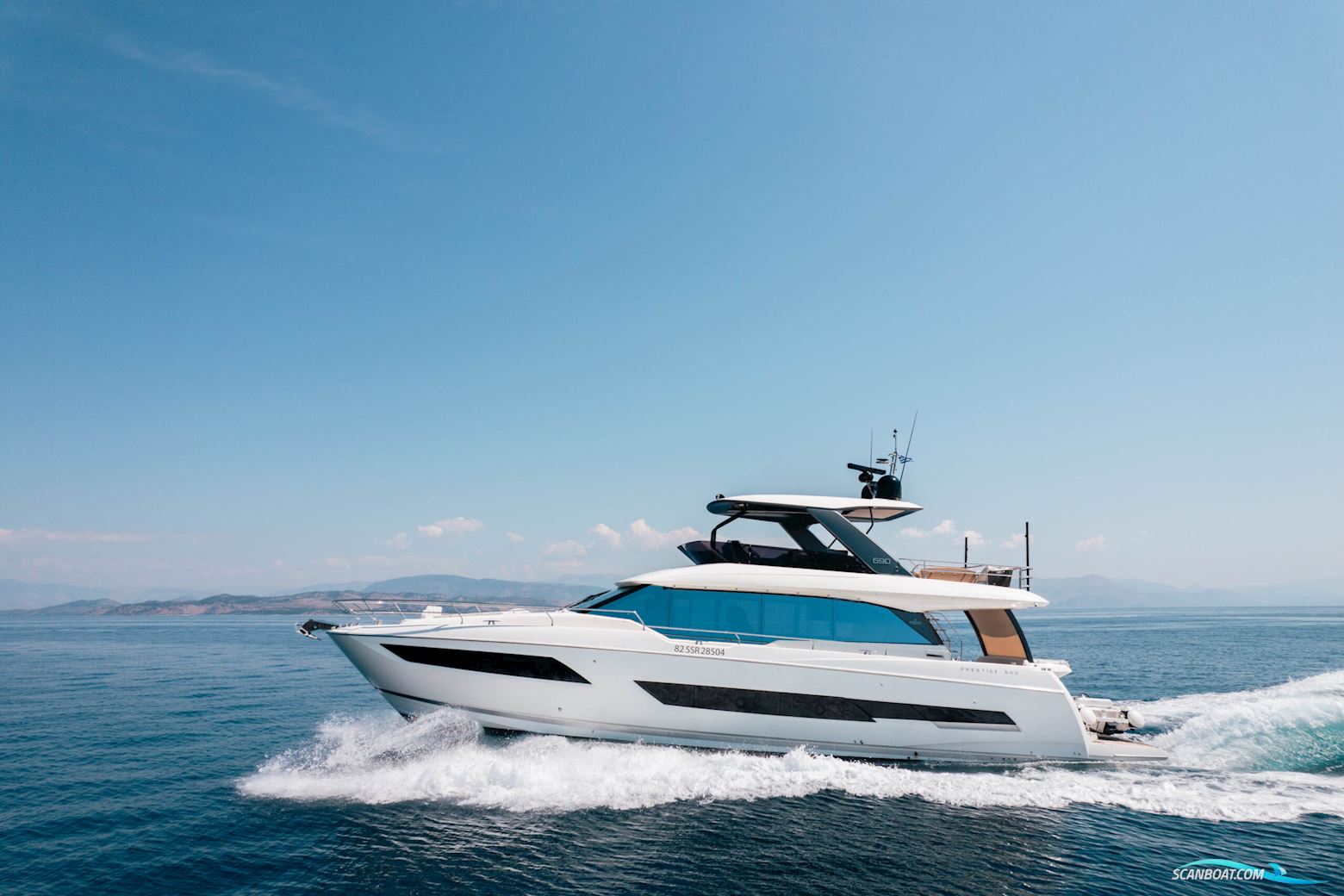 Prestige 690 flybridge