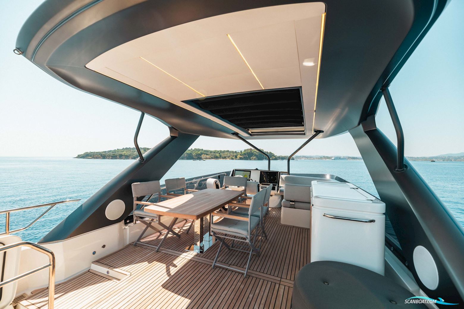 Prestige 690 flybridge