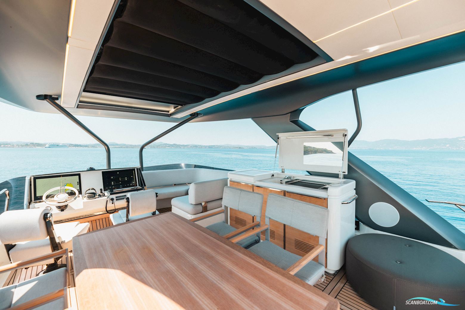 Prestige 690 flybridge