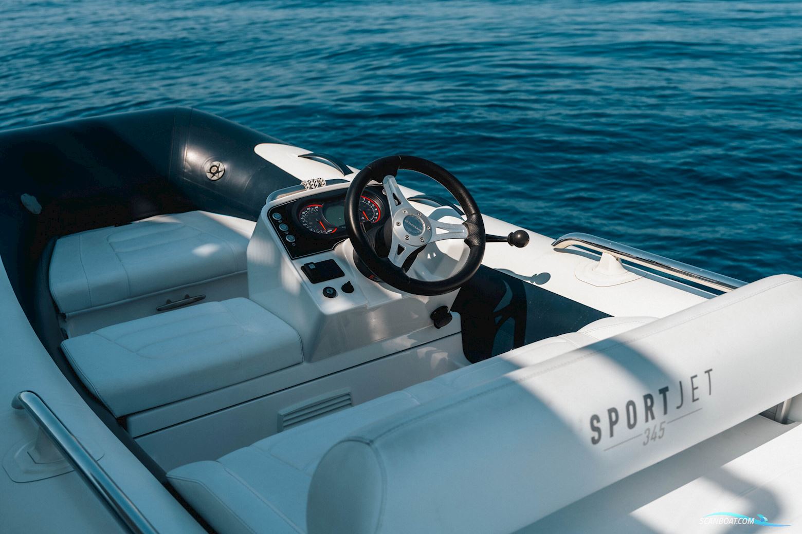 Prestige 690 flybridge