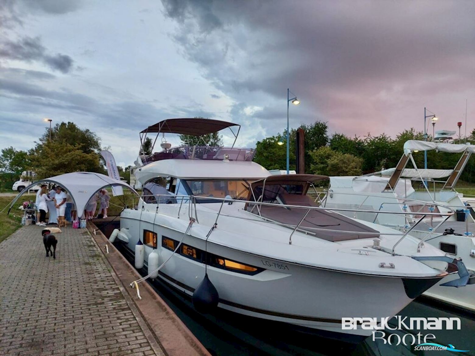 Prestige Yachts 500 Fly