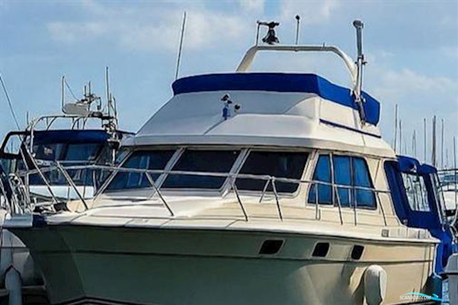 Princess 35 Motorbåt 1989, med 2 x Cummins 6BT A9 250hp Diesel with 3 blade propellers motor, England