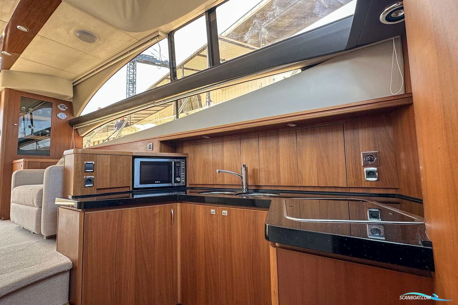 PRINCESS 42 Flybridge Motor Yacht