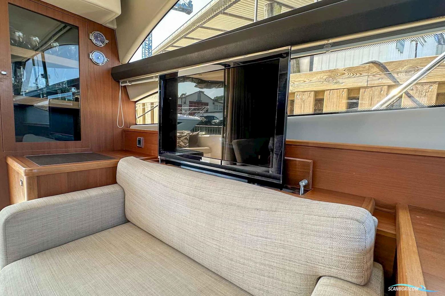 PRINCESS 42 Flybridge Motor Yacht