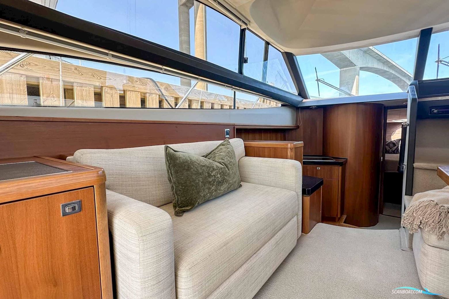 PRINCESS 42 Flybridge Motor Yacht