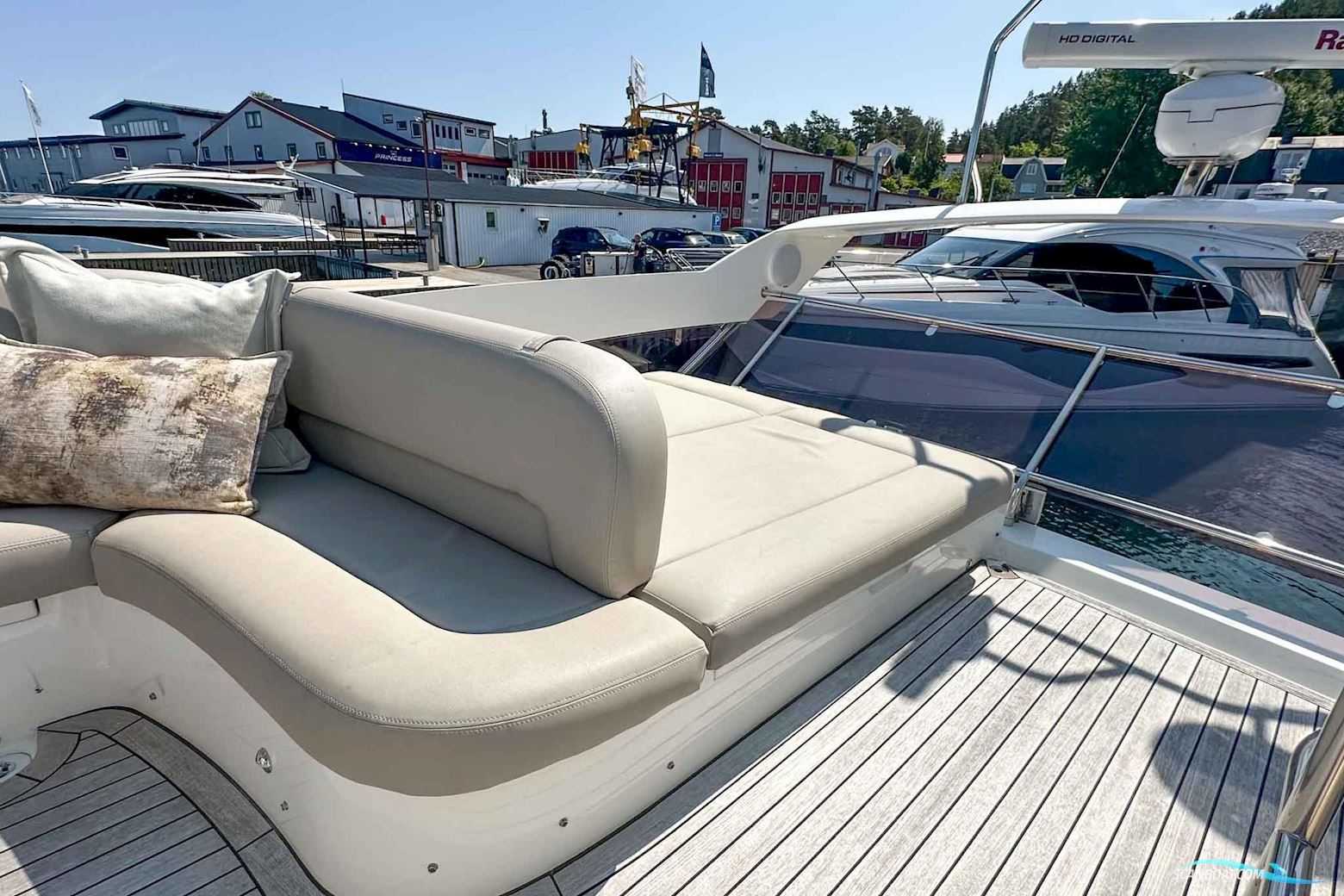PRINCESS 42 Flybridge Motor Yacht