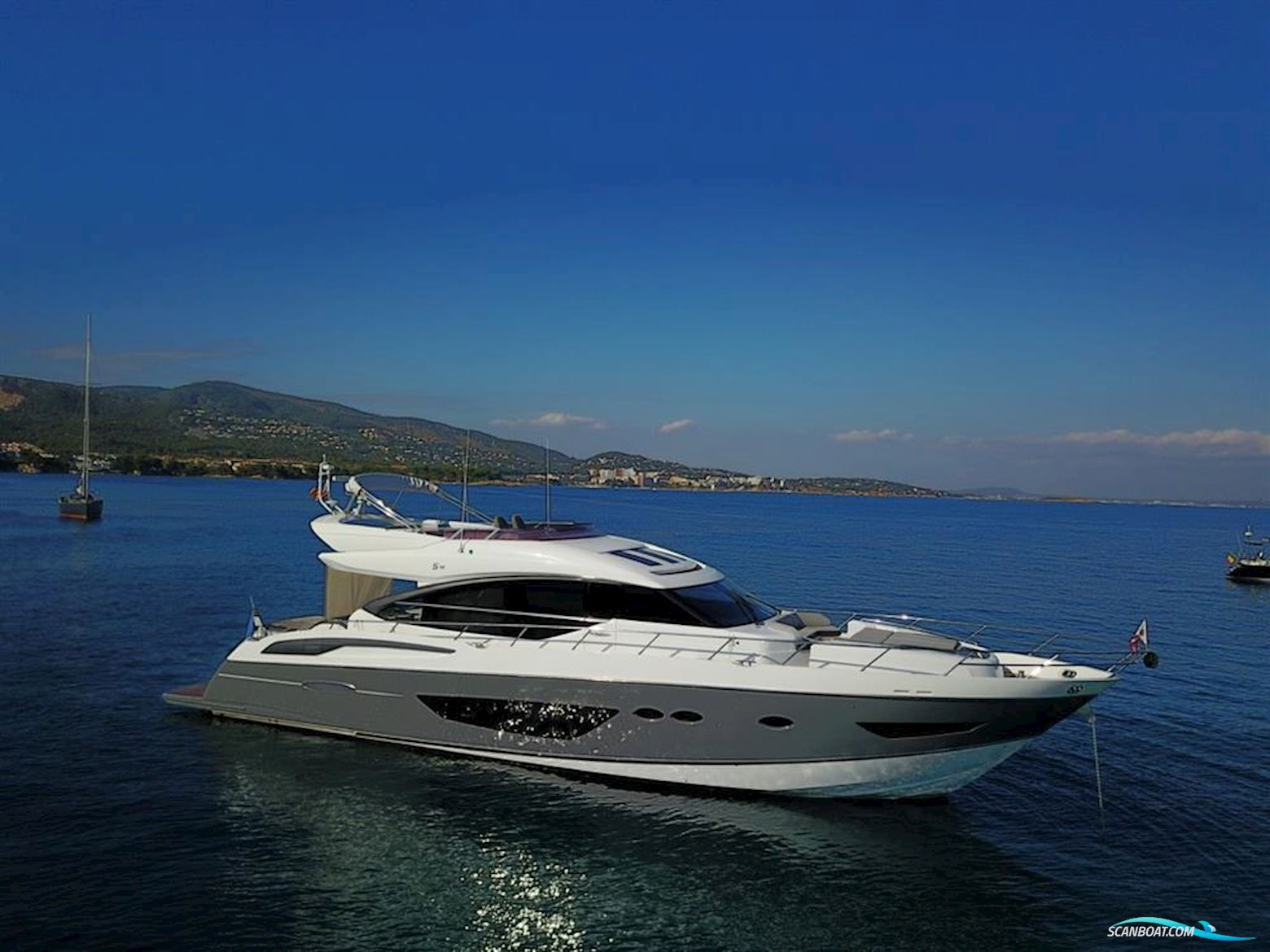 Princess S72 Motorbåt 2016, med 2 x Caterpillar C32A 1723 hp motor, Italien