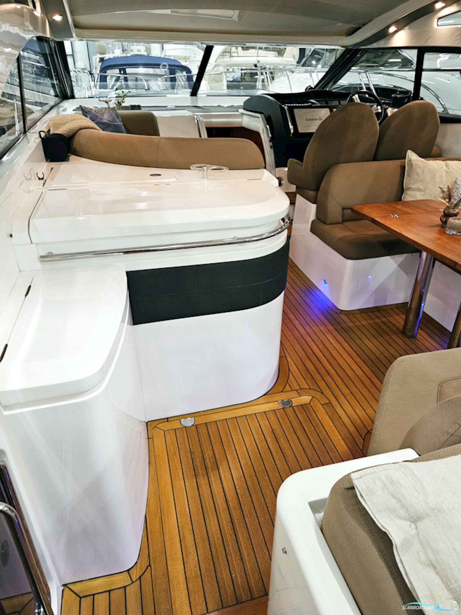 Princess V42 Volvo Penta D6-370 Joystick control