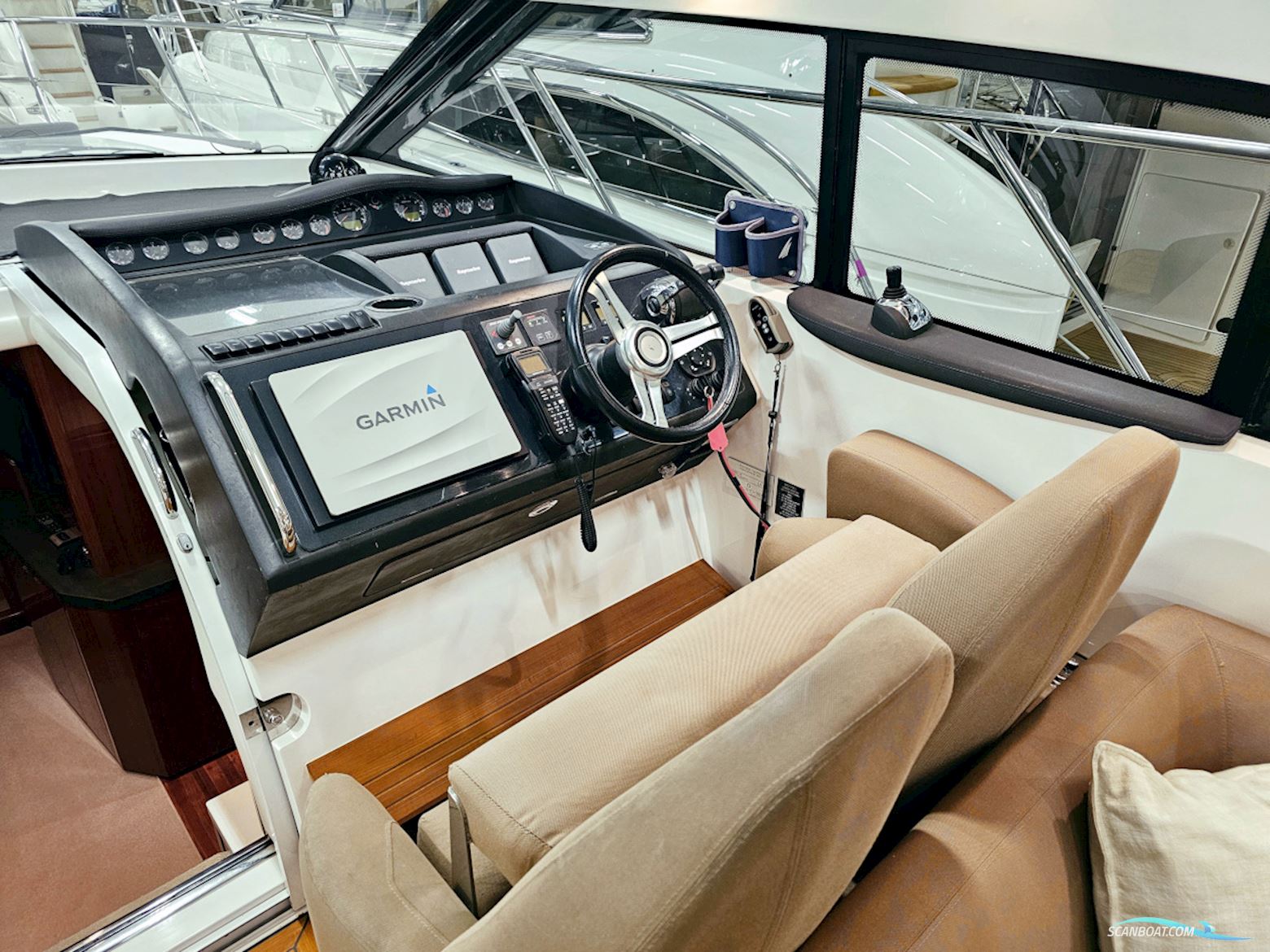 Princess V42 Volvo Penta D6-370 Joystick control