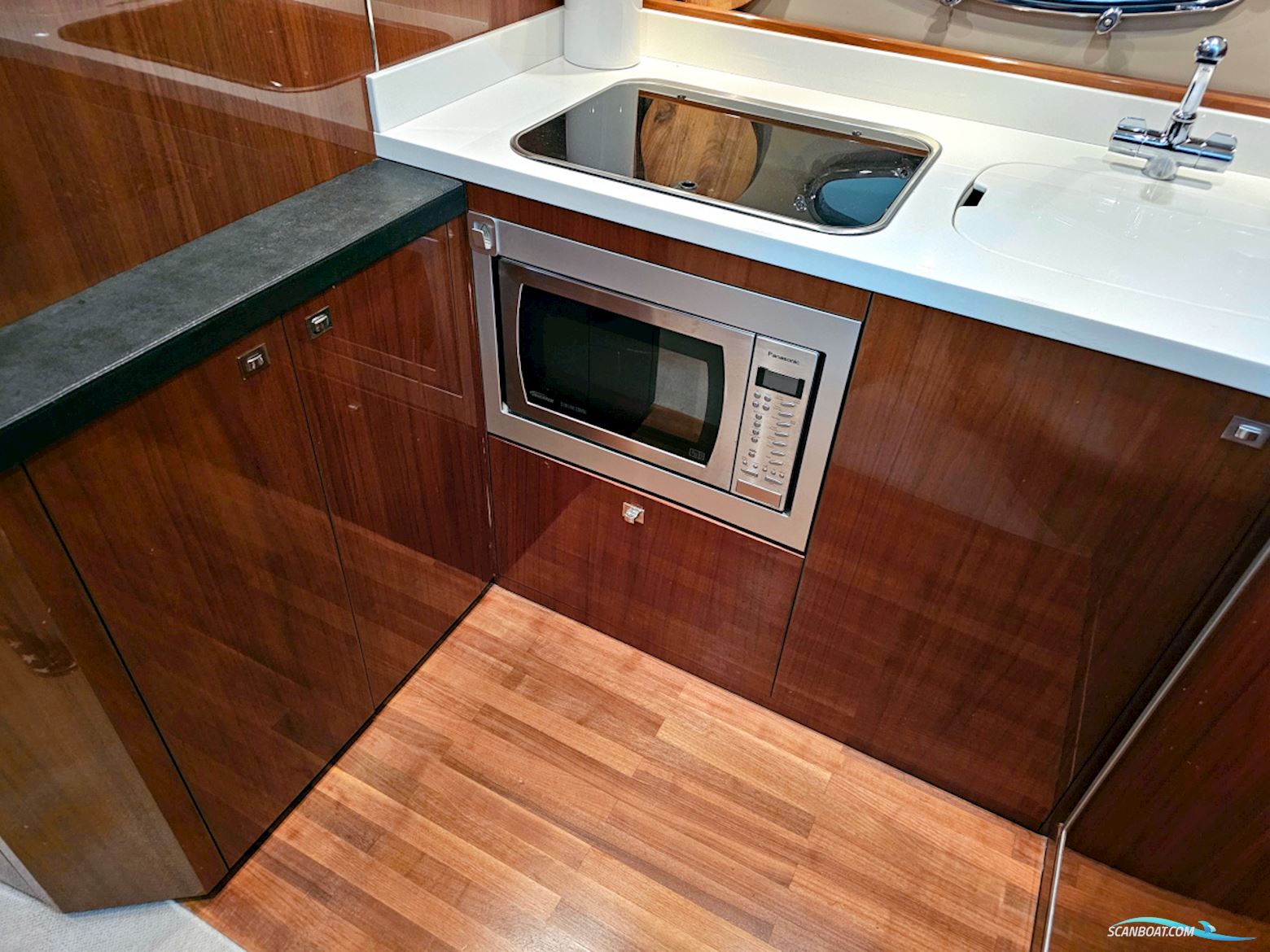 Princess V42 Volvo Penta D6-370 Joystick control