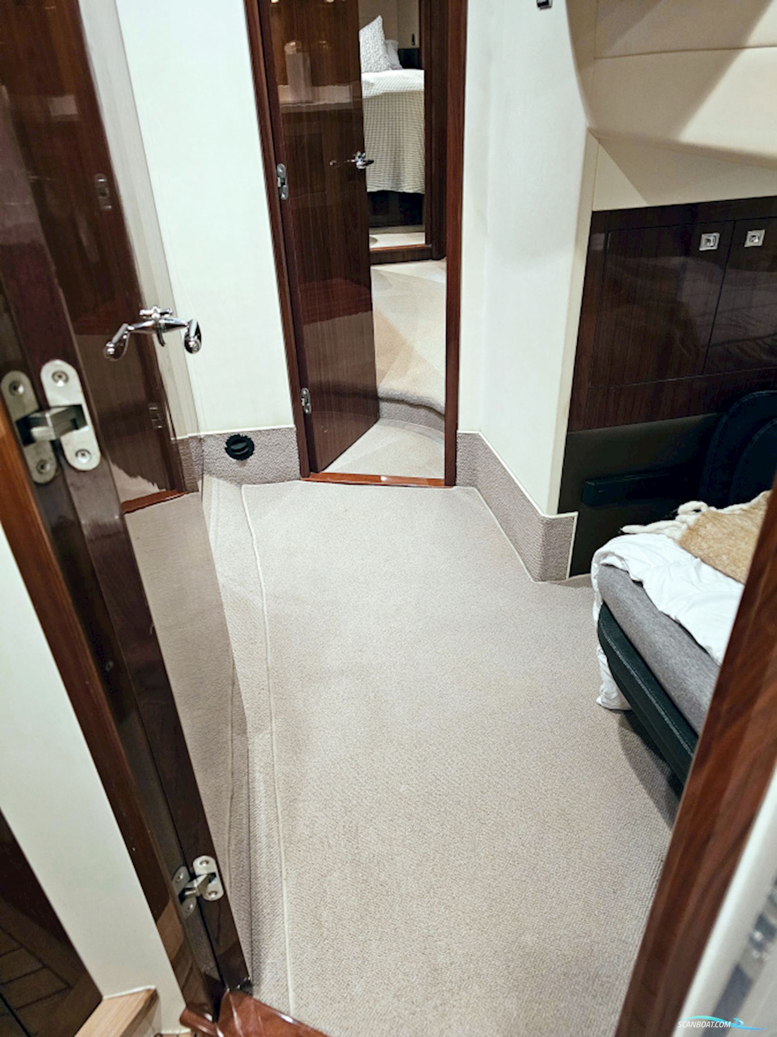 Princess V42 Volvo Penta D6-370 Joystick control