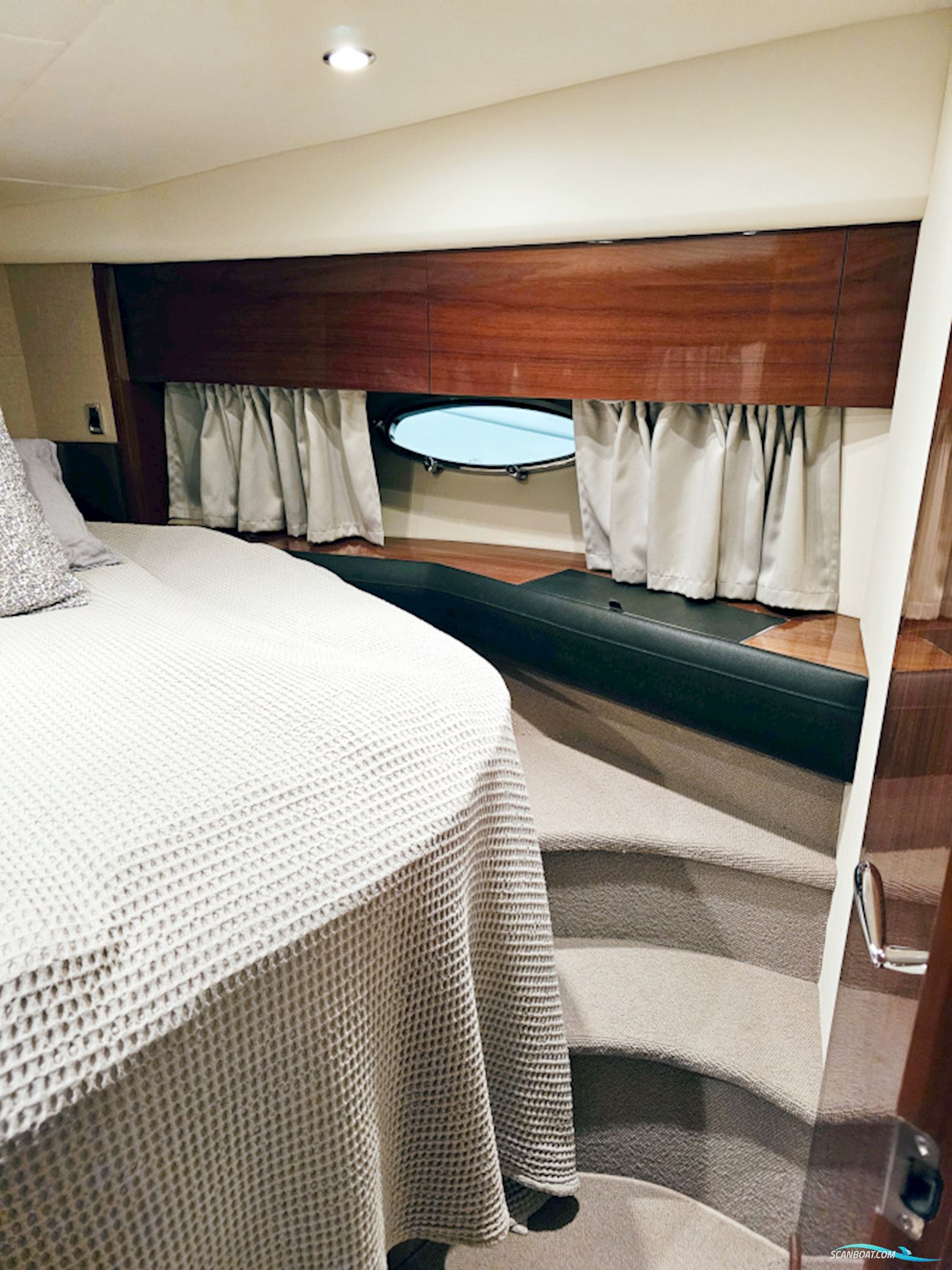 Princess V42 Volvo Penta D6-370 Joystick control