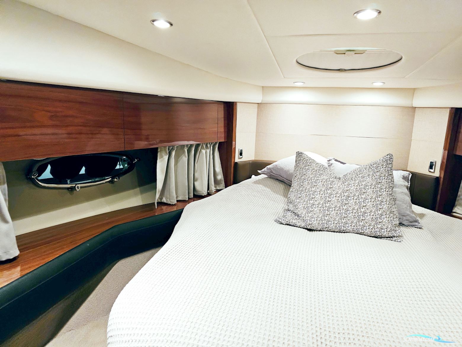 Princess V42 Volvo Penta D6-370 Joystick control