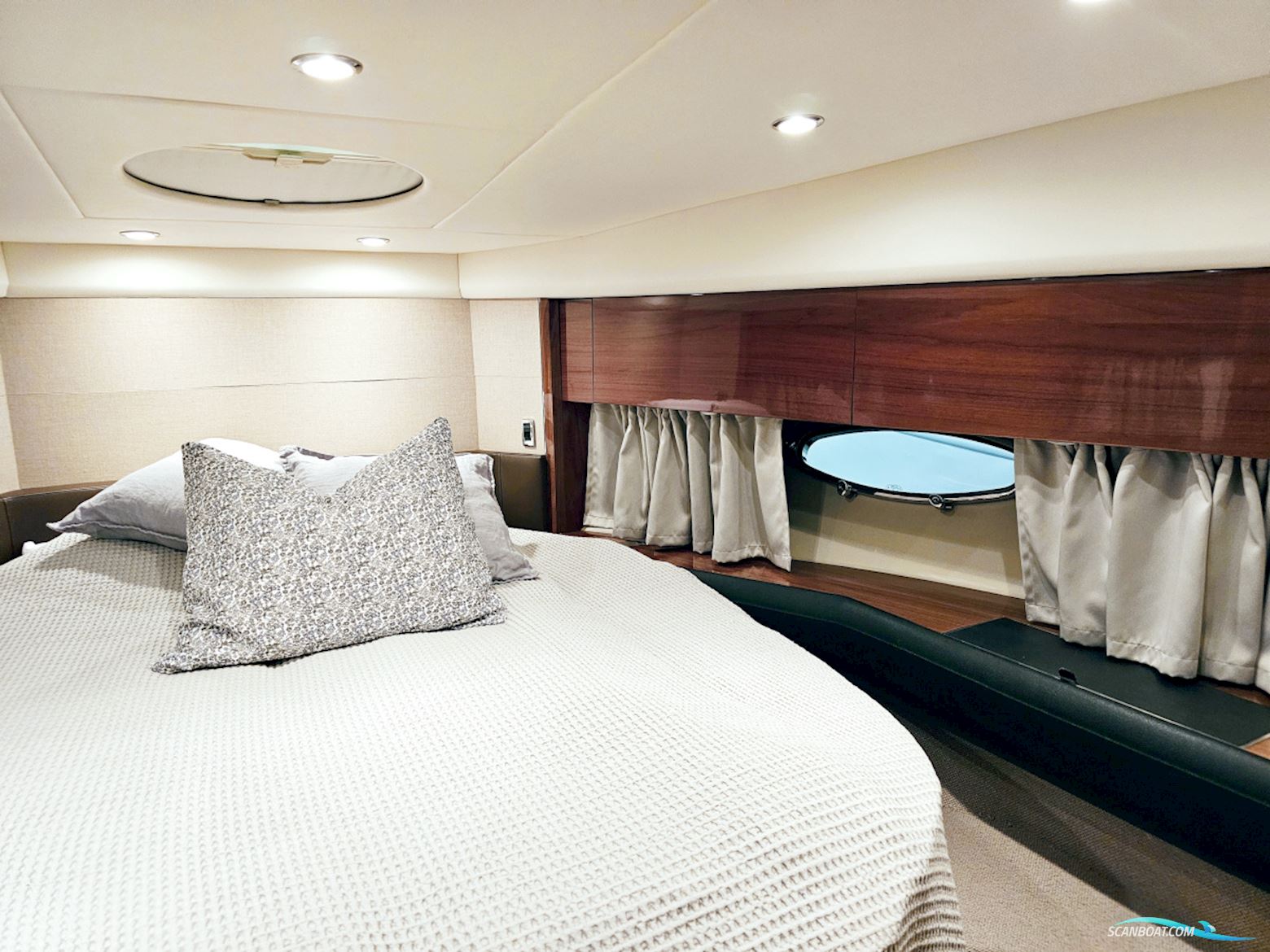 Princess V42 Volvo Penta D6-370 Joystick Control