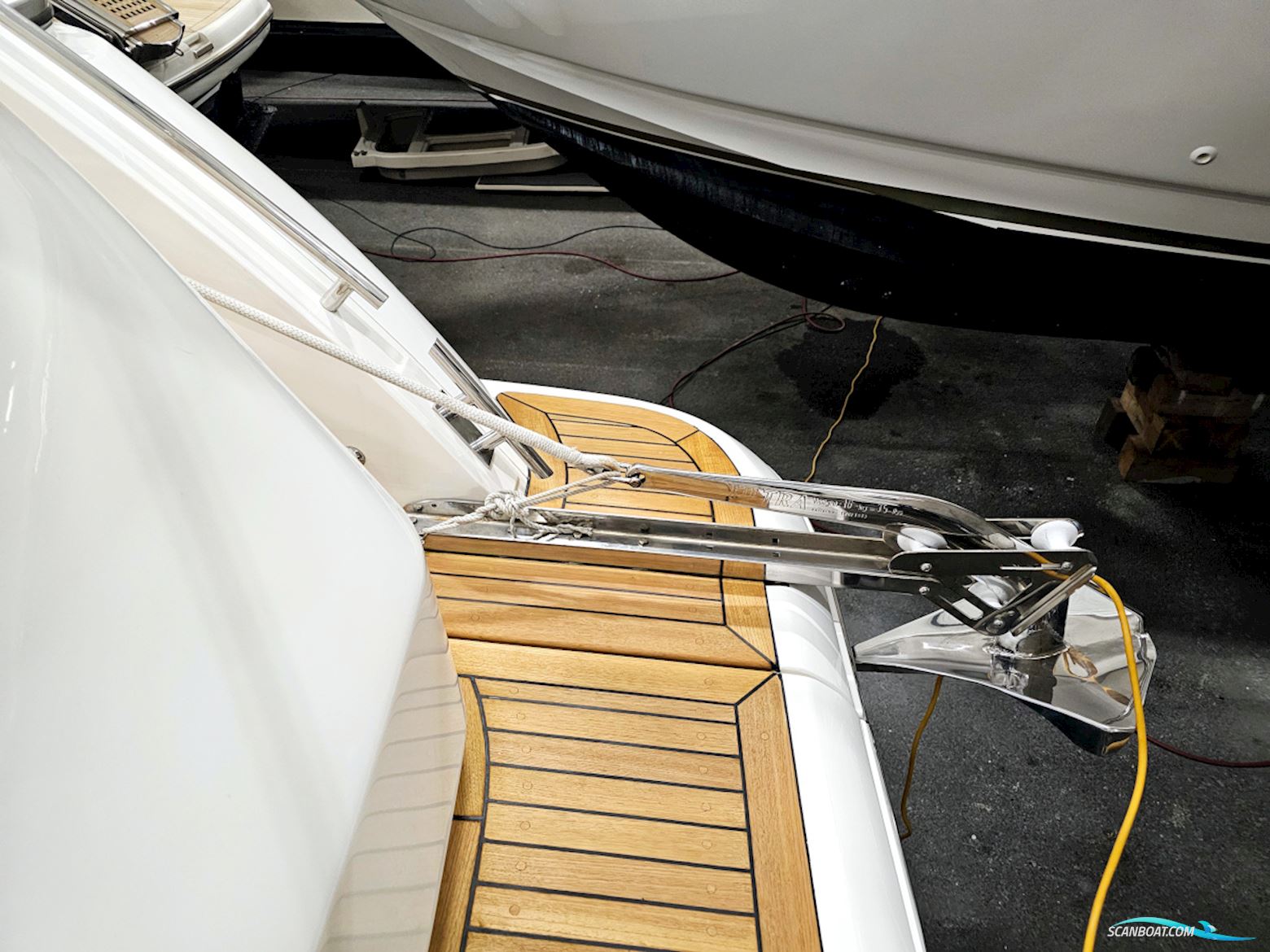 Princess V42 Volvo Penta D6-370 Joystick control