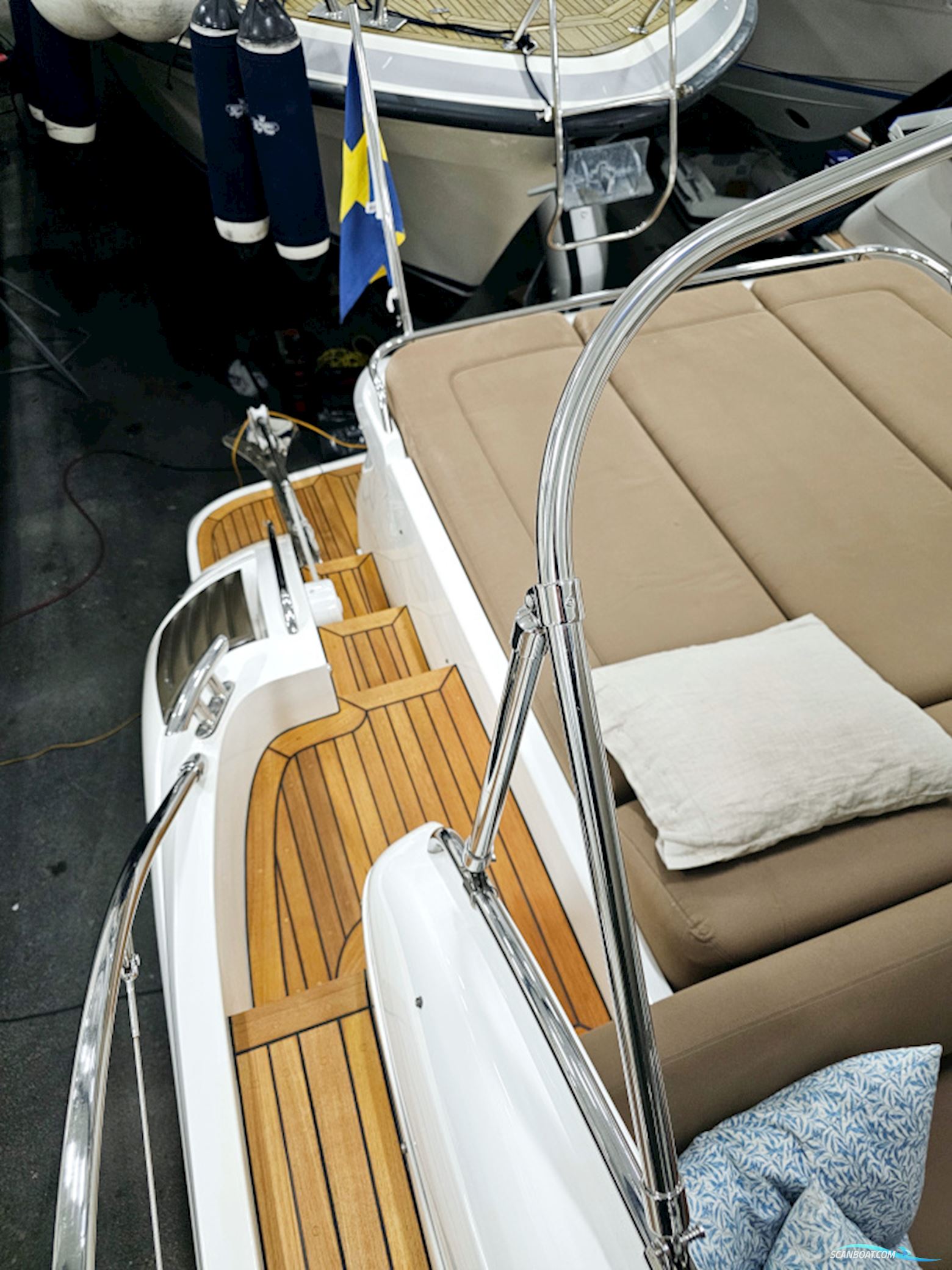 Princess V42 Volvo Penta D6-370 Joystick control