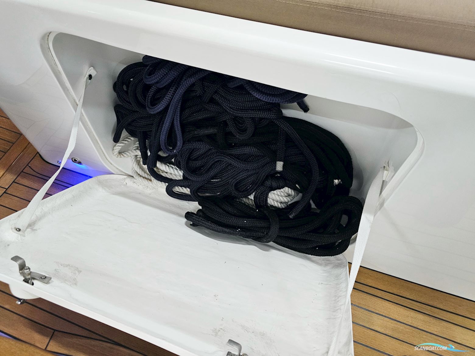 Princess V42 Volvo Penta D6-370 Joystick control