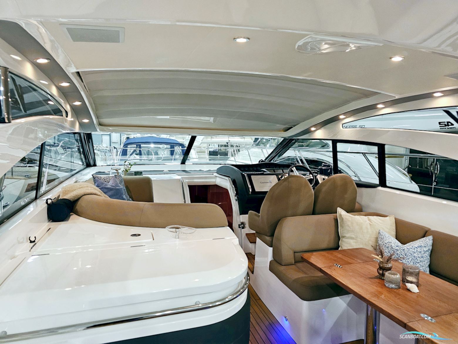 Princess V42 Volvo Penta D6-370 Joystick control
