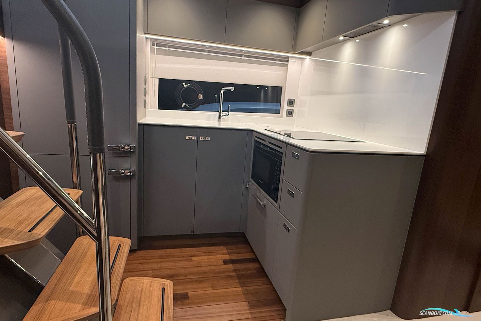 PRINCESS V50 Deck saloon