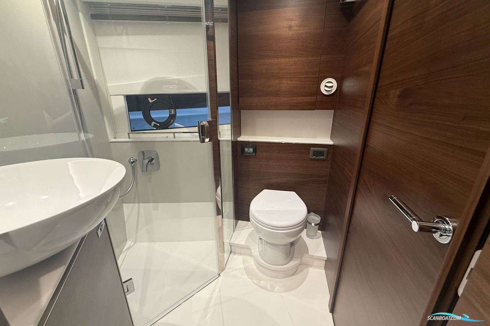 PRINCESS V50 Deck saloon