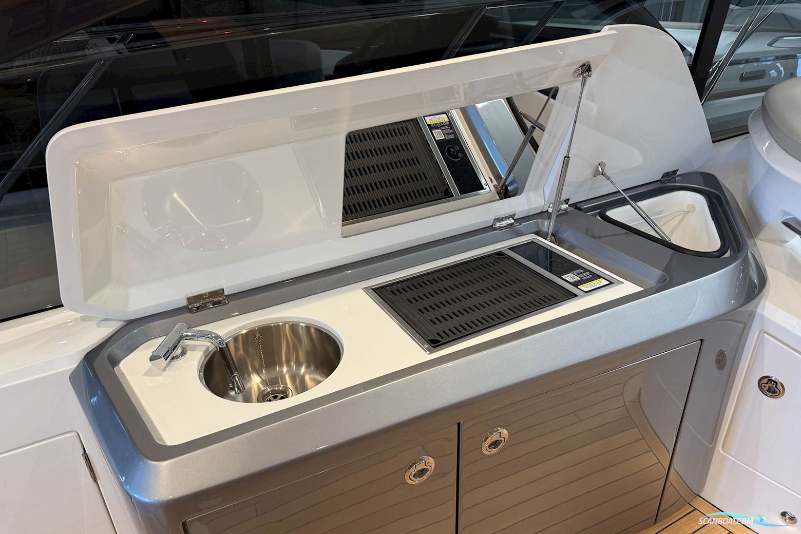 PRINCESS V50 Open