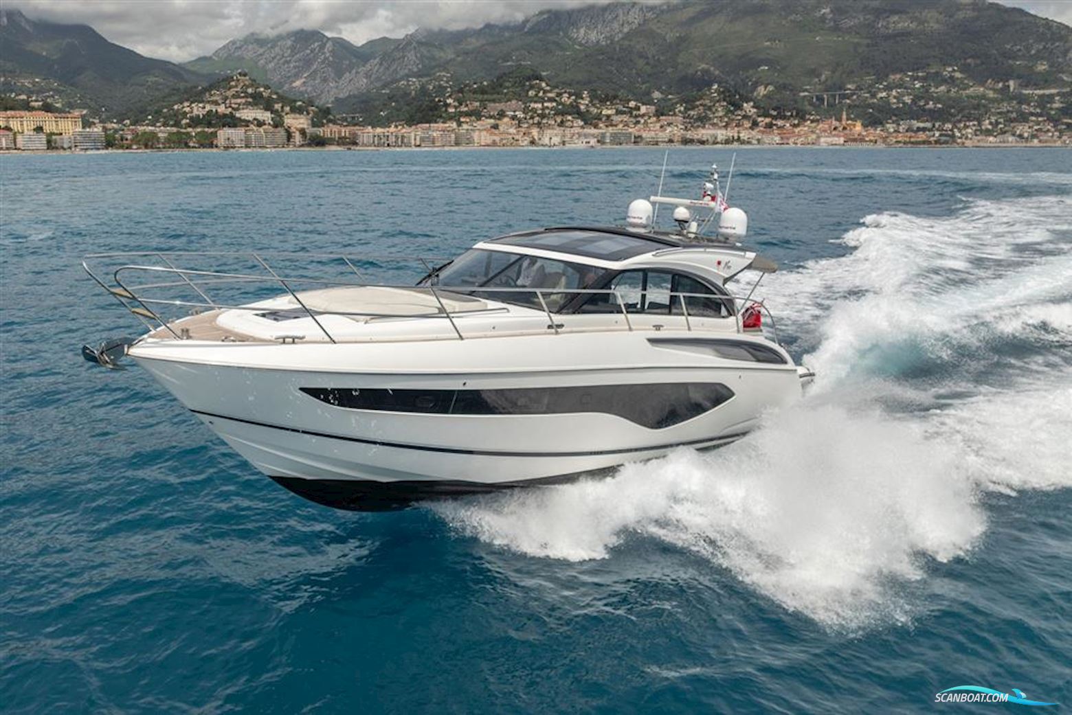 Princess V50 Motorbåt 2019, med 2 x Volvo Ips 600 motor, Frankrike