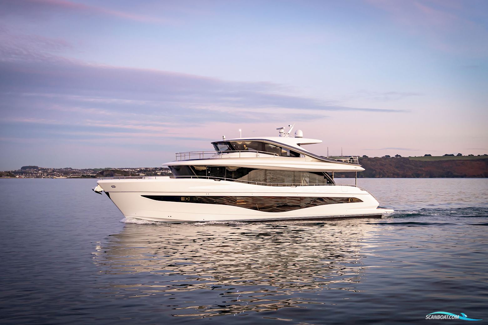 Princess X80 Motorbåt 2025, med Man V12 motor, England